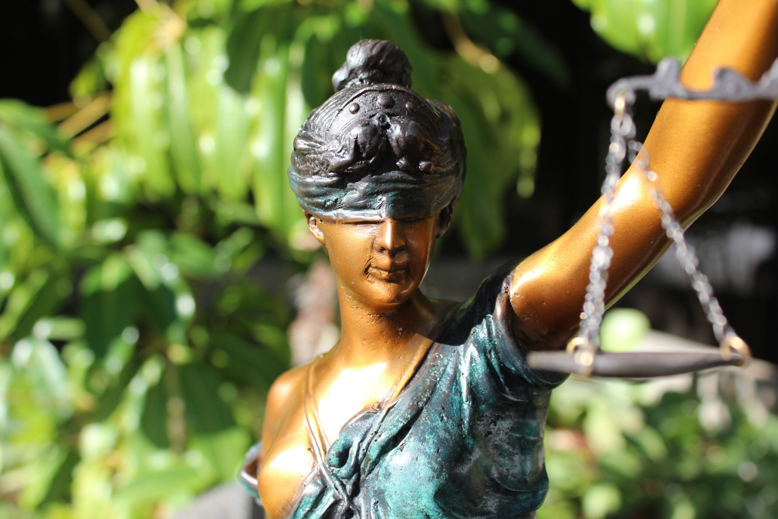 bronze statue blind justice