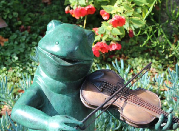 bronze frog playing violin