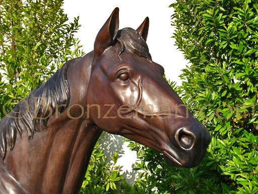 bronze horse stautue
