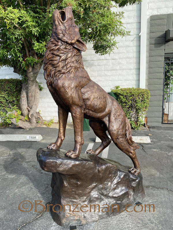 bronze wolf howling statue