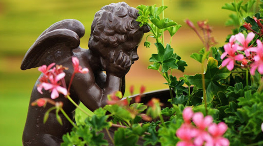 Top 5 Reasons to Have Garden Statues