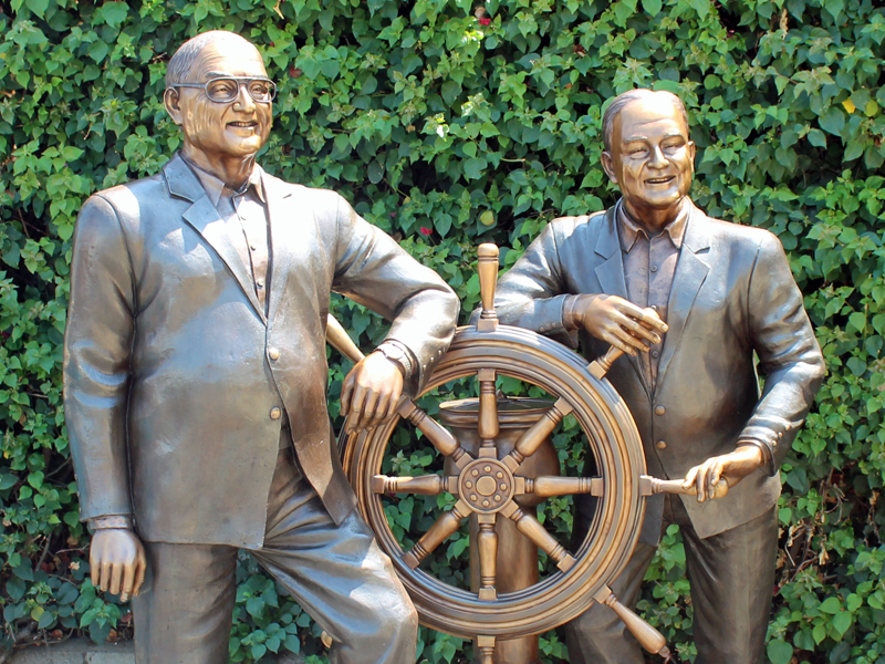 custom bronze statue of two people