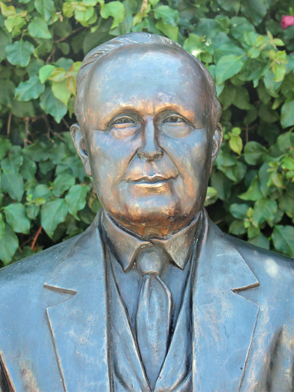 custom bronze statue of university president